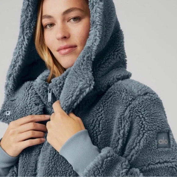 Alo Foxy Sherpa Jacket w/ Removable Hood - Picture 4 of 13